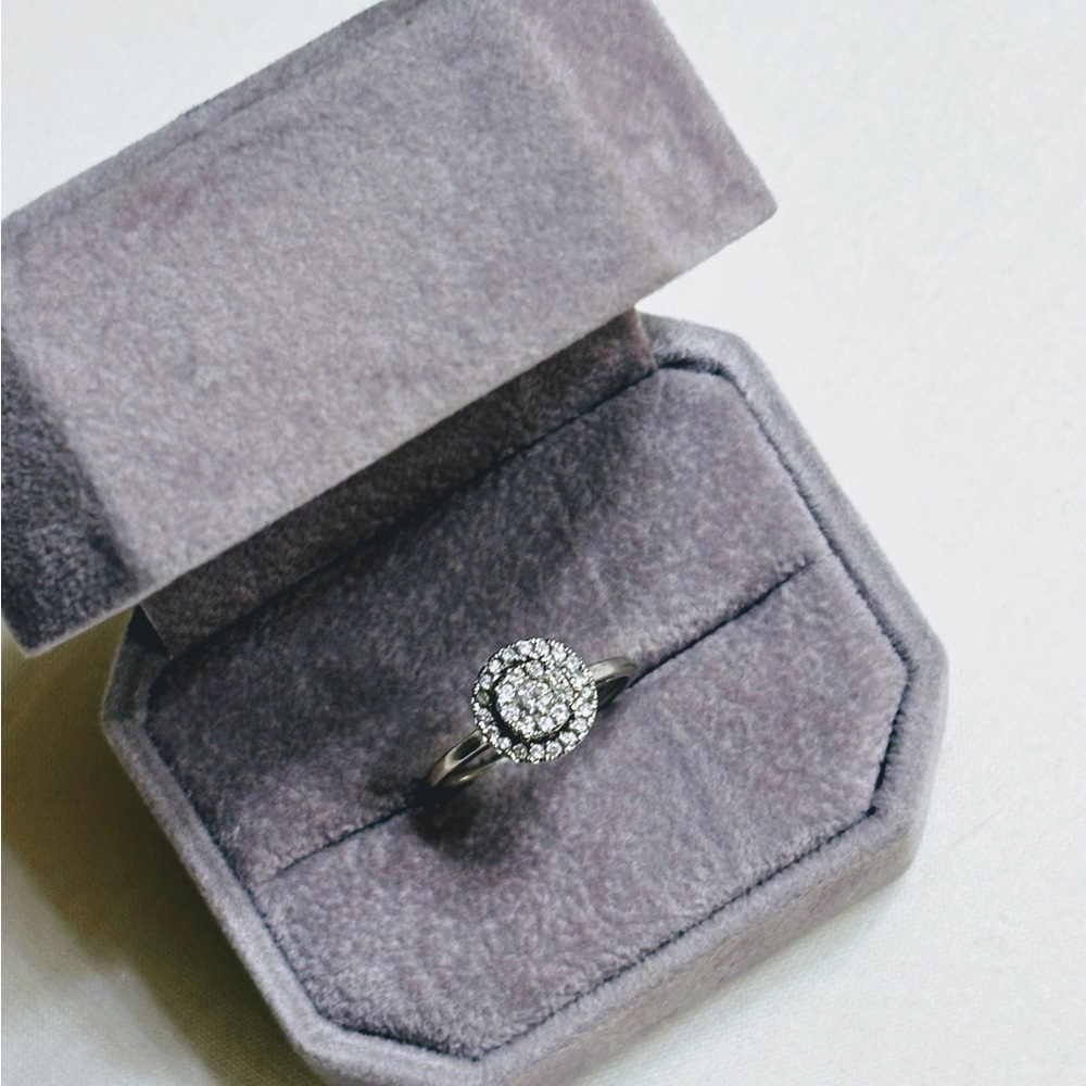 1/3 CT.T.W. Natural Diamond 10K White Gold Round Cluster Engagement Ring Size:6